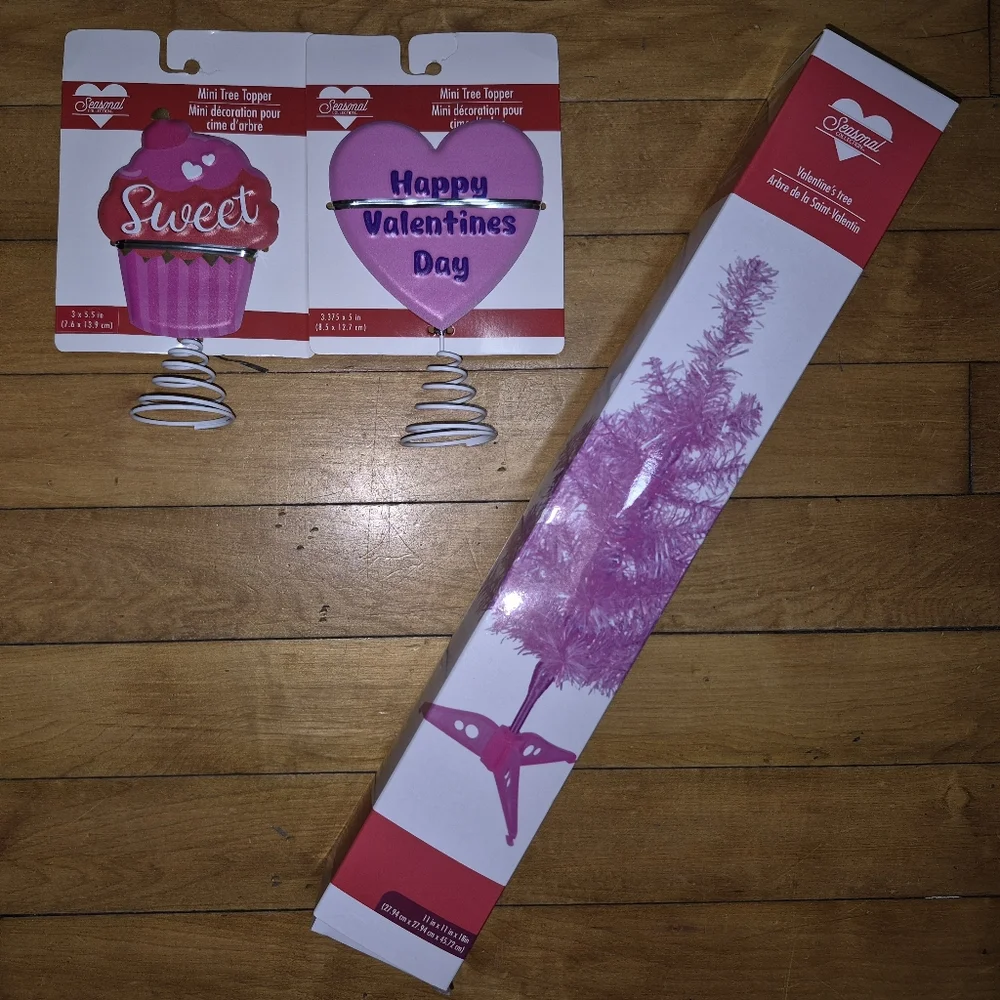 Valentines Mini Pink Tree With 2 Mini Tree Toppers
